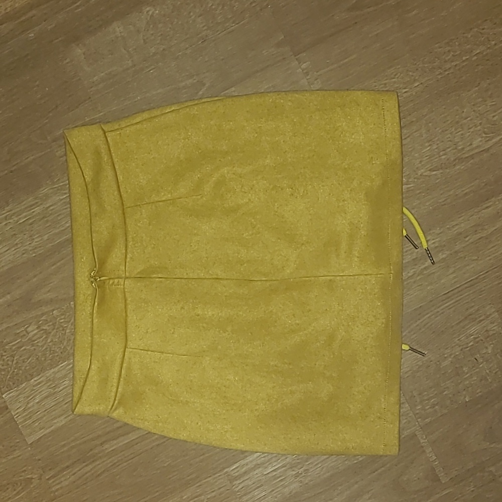 Faux Suede mini skirt with laces - Picture 2 of 2